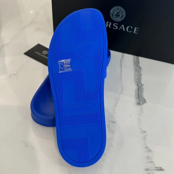 Men’s Versace Slides 😎😎😎 - Picture 5 of 9